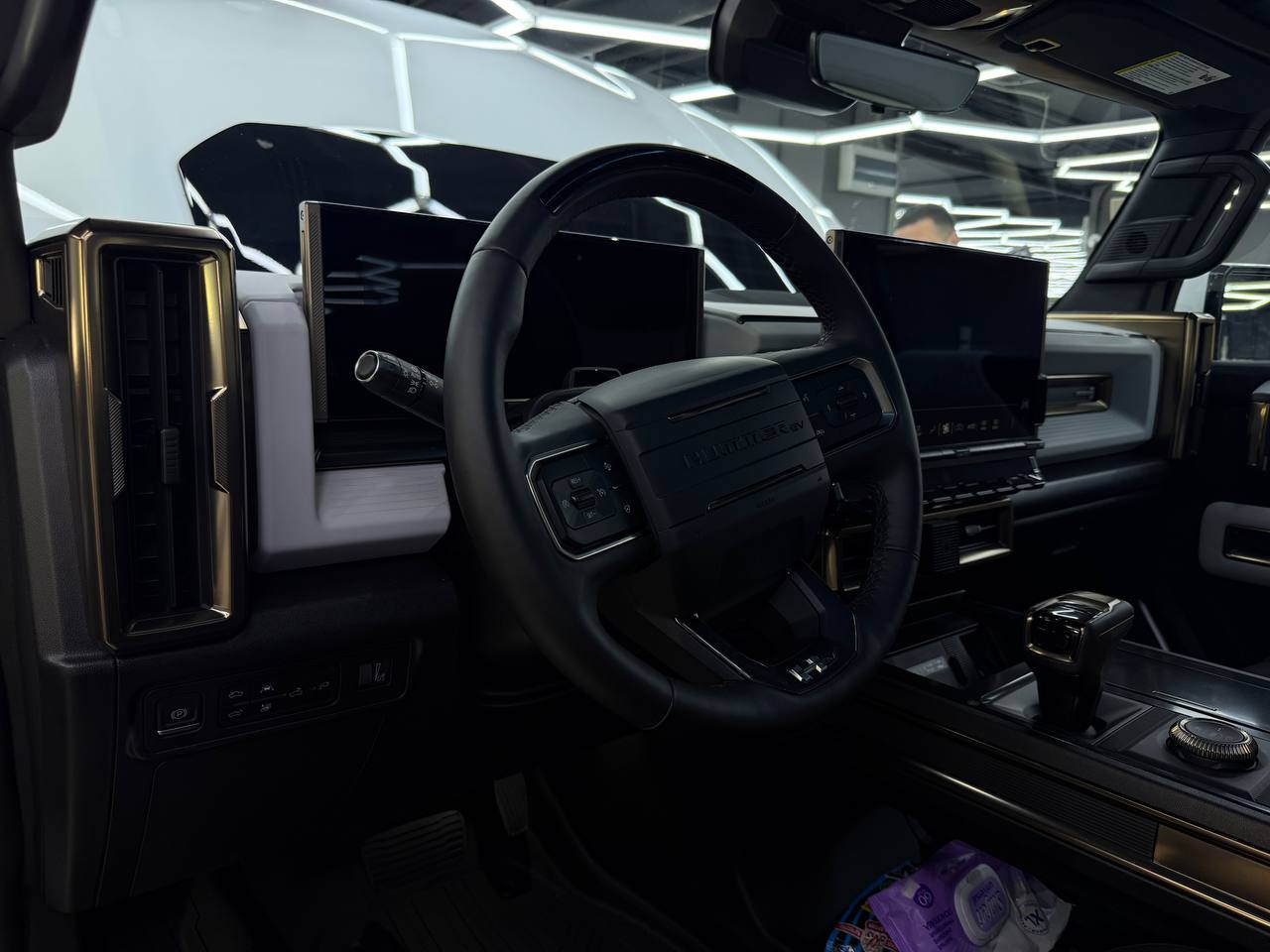 Полная защита GMC Hummer EV: оклейка кузова, черного глянца, лобового и панорамы